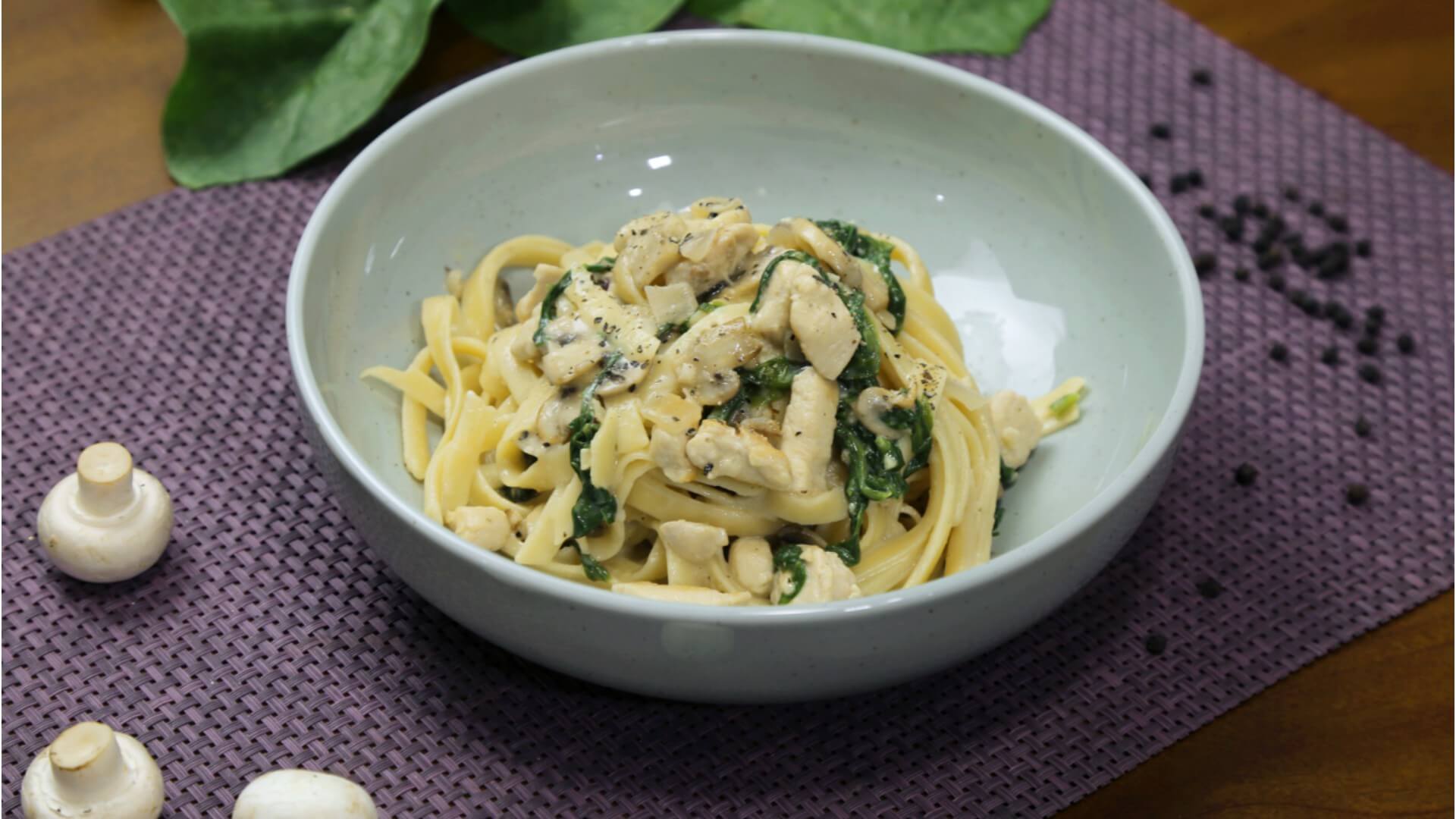 




Creamy Mushroom Chicken Pasta


